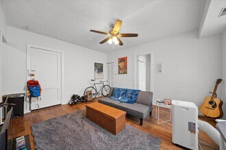 3727 N Pine Grove Ave in Chicago, IL - Building Photo - Building Photo