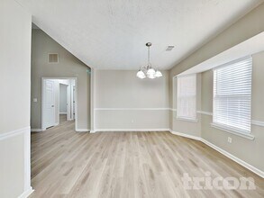 210 Baxter Ln in Locust Grove, GA - Foto de edificio - Building Photo