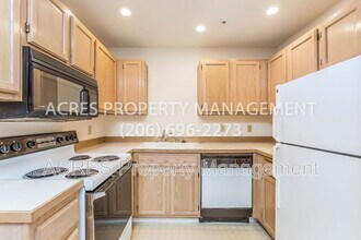 3028 Western Ave in Seattle, WA - Foto de edificio - Building Photo