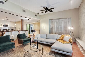 453 Andrew Higgins Blvd in New Orleans, LA - Building Photo - Building Photo