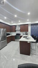 9601 Jane St in Vaughan, ON - Building Photo - Building Photo