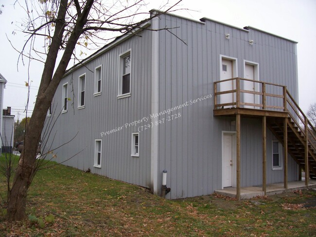 465 E Washington St in New Castle, PA - Building Photo - Building Photo