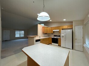 450 NE Hillcrest St in Madras, OR - Building Photo - Building Photo