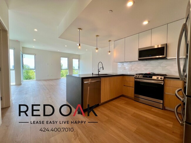property at 1001 N Fairfax Ave