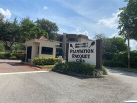 10451 W Broward Blvd in Plantation, FL - Building Photo