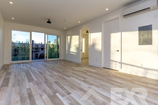 8 Fairview Pl in Brooklyn, NY - Building Photo