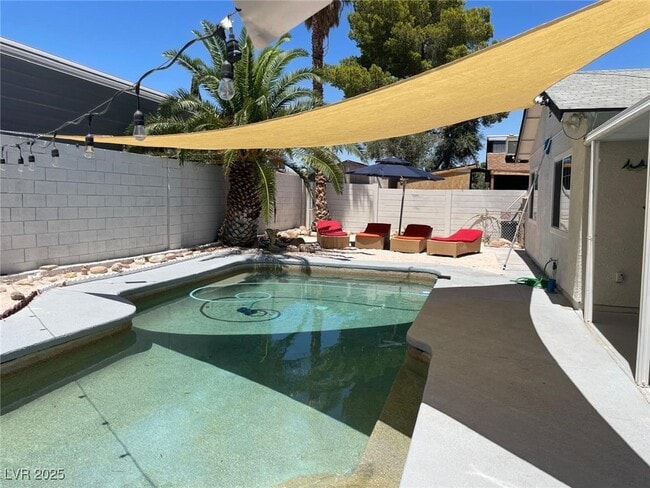 property at 5415 Oxbow St