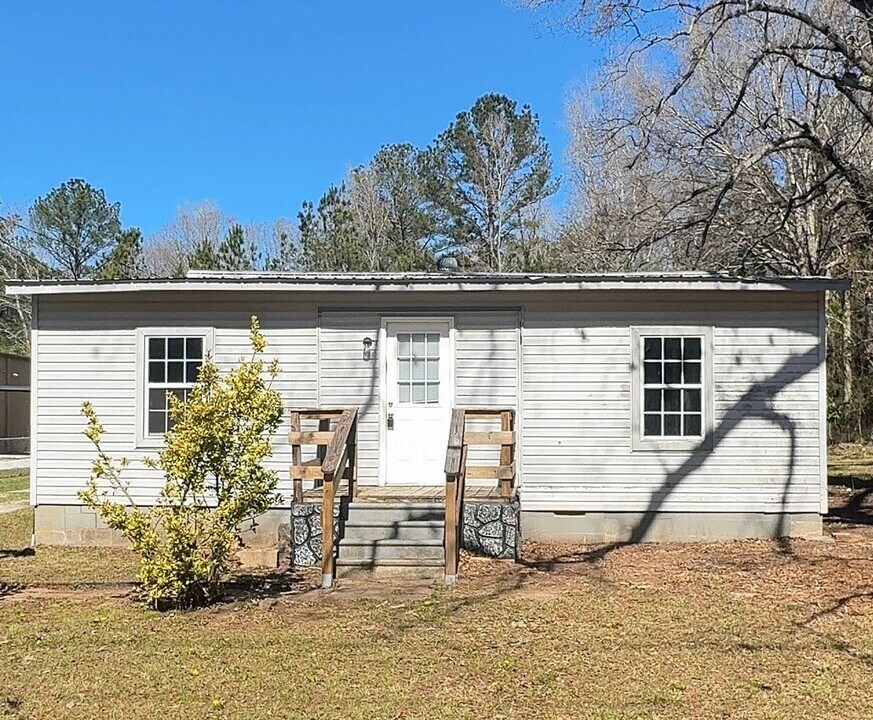 5330 Cusseta Rd in Lanett, AL - Building Photo