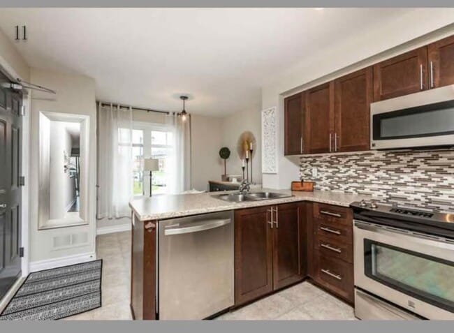 2370 Esprit Dr in Ottawa, ON - Building Photo - Building Photo