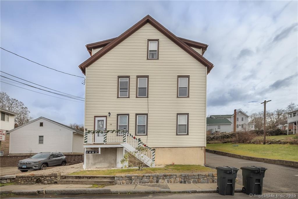 38 N Spring St in Ansonia, CT - Building Photo