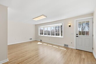 1936 Longvue St in Yorktown Heights, NY - Building Photo - Building Photo