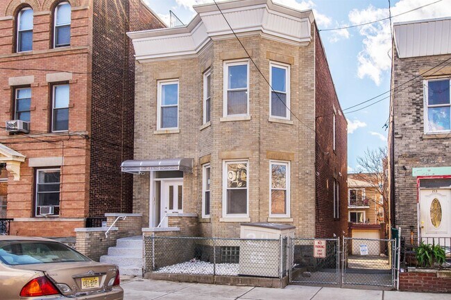 211 65th St-Unit -1 in West New York, NJ - Building Photo - Building Photo