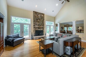 15 Logging Trail Ln in Brookfield, CT - Building Photo - Building Photo