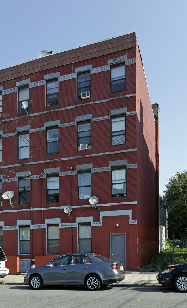 302 Johnston Ave in Jersey City, NJ - Building Photo - Building Photo