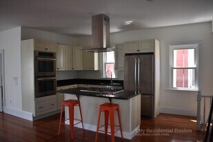693 E 6th St, Unit 2 in Boston, MA - Building Photo