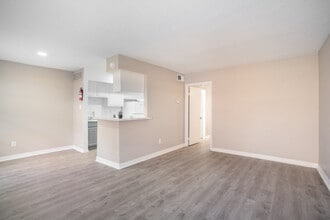 7900 Morley in Houston, TX - Foto de edificio - Interior Photo