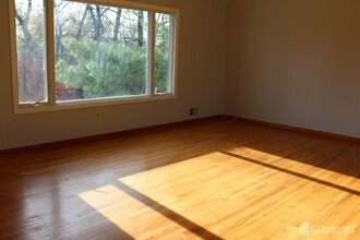 6 Herron Rd in Edison, NJ - Building Photo - Building Photo