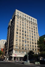 233 W 77th St in New York, NY - Foto de edificio - Building Photo