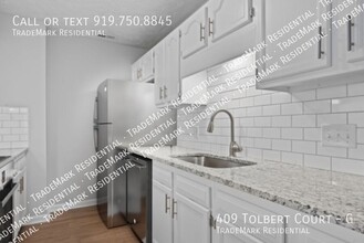 409 Tolbert Ct in Spring Lake, NC - Foto de edificio - Building Photo