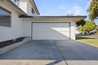 13205 Casimir Ave in Gardena, CA - Foto de edificio - Building Photo