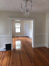 6 Edwin St, Unit 2 in Brookline, MA - Foto de edificio - Building Photo
