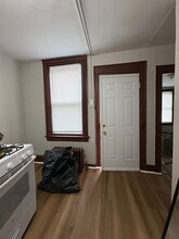 228 Greenwich Ave, Unit 2 in New Haven, CT - Building Photo - Building Photo