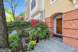 3814 Woodlawn Ct in Alexandria, VA - Building Photo - Building Photo