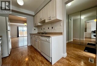 500 Osgoode Dr in London, ON - Building Photo - Building Photo