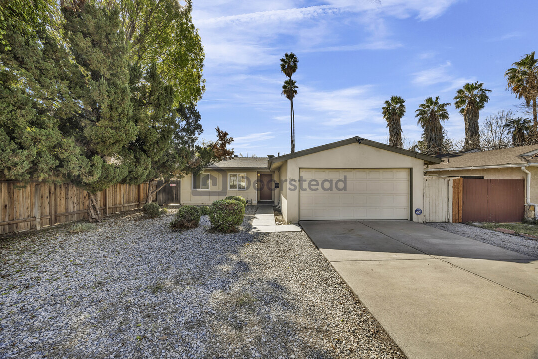 18828 Napa St in Los Angeles, CA - Building Photo