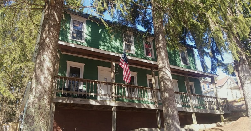 35 1st St in Thomas, WV - Building Photo