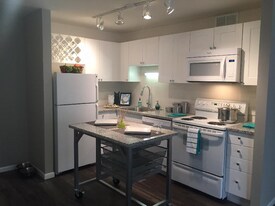 855 N Dewitt Pl in Chicago, IL - Building Photo