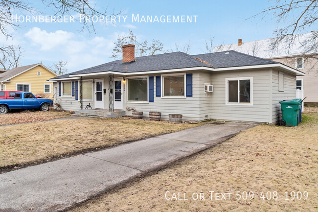 3304 N Hutchinson Rd, Unit 1 in Millwood, WA - Building Photo - Building Photo