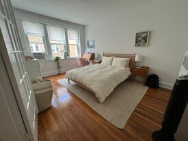 36 Winchester St, Unit 5 in Brookline, MA - Building Photo