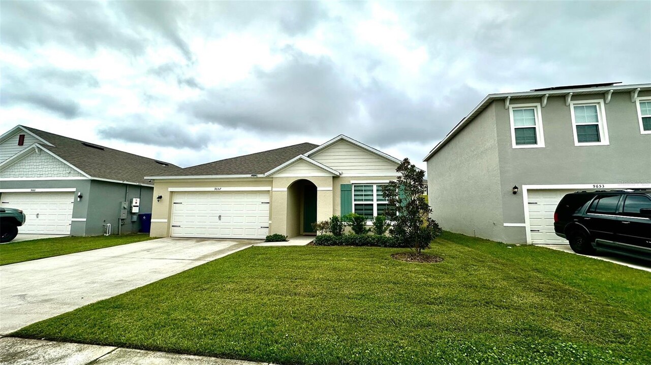 9657 Black Walnut Dr in Clermont, FL - Building Photo