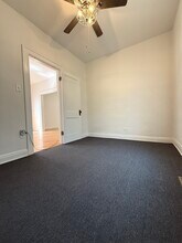 9237 S Paxton Ave in Chicago, IL - Building Photo - Building Photo