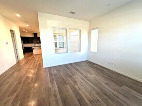 3724 Hovnanian Dr in Sacramento, CA - Building Photo - Building Photo