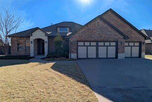 17428 Locust Grove Ln in Edmond, OK - Building Photo