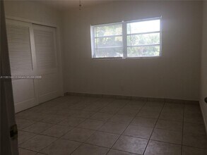 4851 University Dr in Miami, FL - Building Photo - Building Photo
