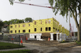 West Broadway Crescent in Minneapolis, MN - Building Photo - Building Photo