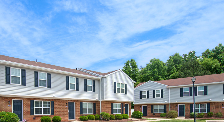 College Square at Harbour View Townhomes in Suffolk, VA - Foto de edificio