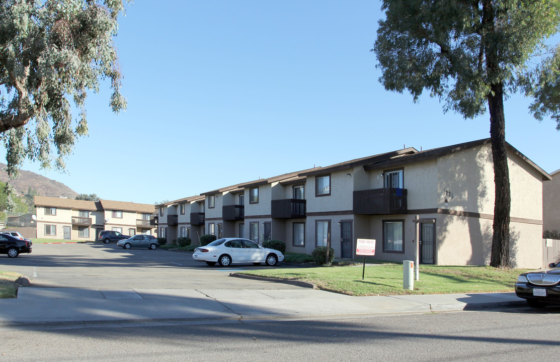 1236 Persimmon Ave in El Cajon, CA - Foto de edificio