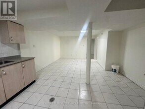 48 Langdale Crescent in Brampton, ON - Building Photo - Building Photo