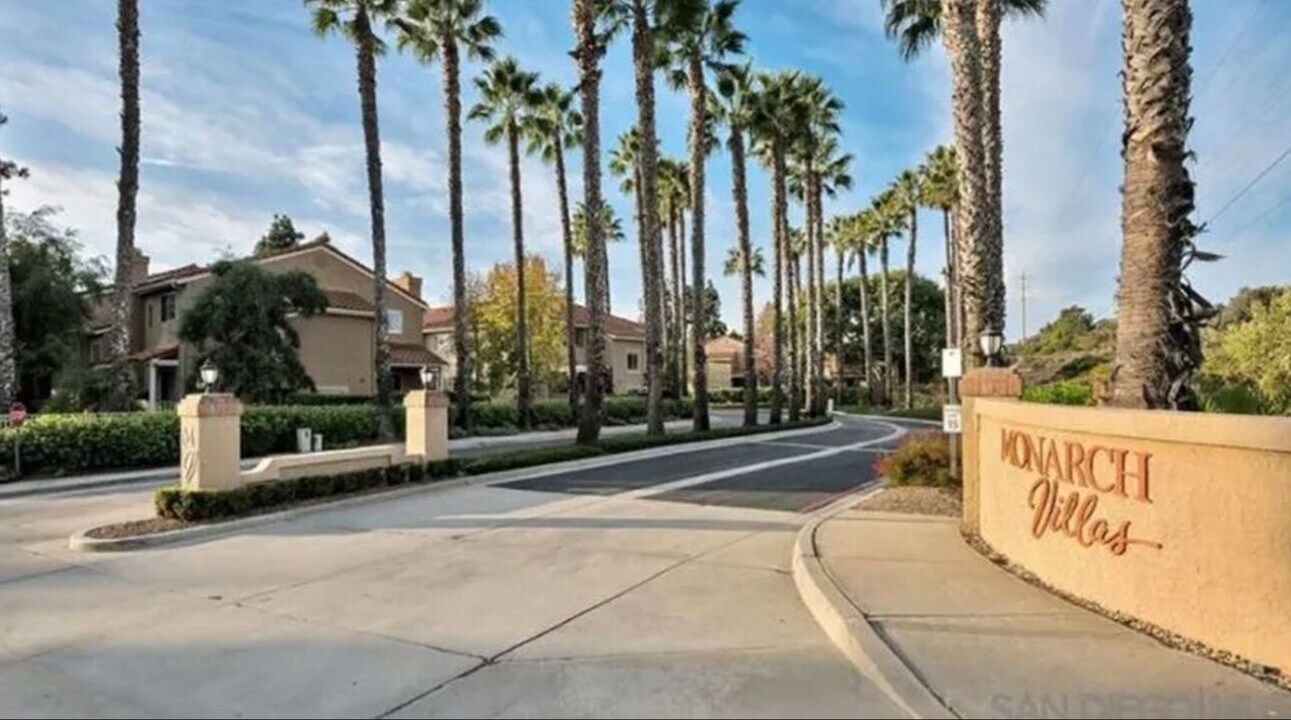 7737 Caminito Monarca in Carlsbad, CA - Foto de edificio