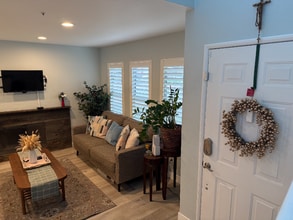 406 E Center St in Anaheim, CA - Foto de edificio - Building Photo