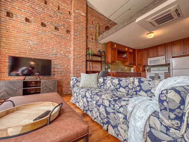 1175 Iowa St, Unit 2 in Dubuque, IA - Building Photo - Building Photo