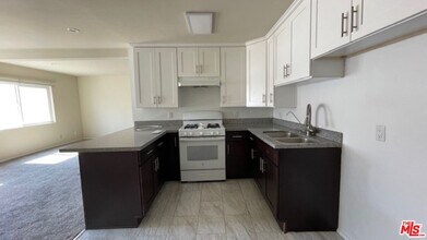 545 S Manhattan Pl in Los Angeles, CA - Building Photo - Building Photo