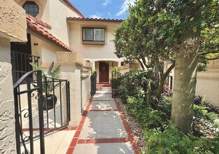 7744 La Mirada Dr in Boca Raton, FL - Foto de edificio - Building Photo