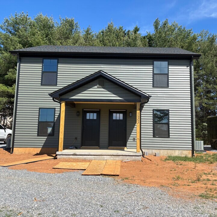 176 Savage Ln, Unit Duplex - Apartment A in Rustburg, VA - Building Photo