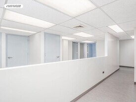 35 E 35th St in New York, NY - Building Photo