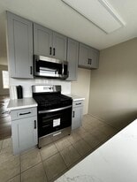 220 Marguerita Ave, Unit B in Alhambra, CA - Building Photo